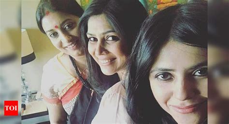 Parvati Tulsi Reunion When Sakshi Tanwar Met Smriti Irani On Her Delhi