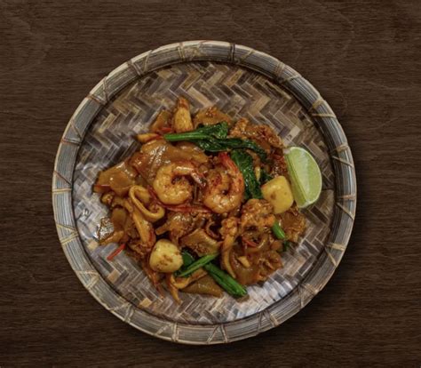 Satisfy All Your Thai Food Cravings With These Fan Thai Stic Food