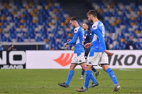 Il Ritiro Del Napoli è Durato Una Notte La Squadra è Già A Casa