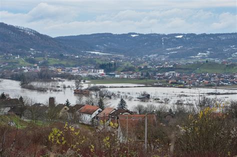 VIDEO FOTO Pred stanovnicima Hrvatske Kostajnice teški sati Dio cesta