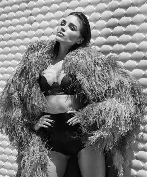 Mỹ nhân gợi cảm nhất thế giới diện bikini nóng bỏng bên bạn trai