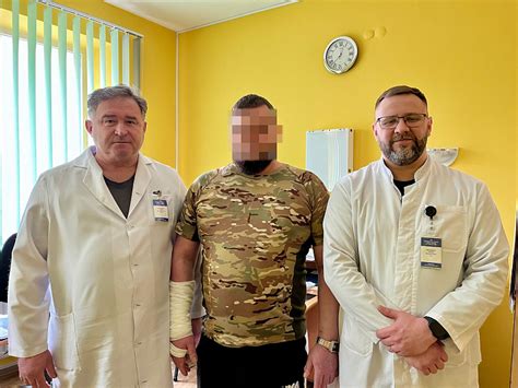В Ужгороді з легені 33-річного військового дістали осколок