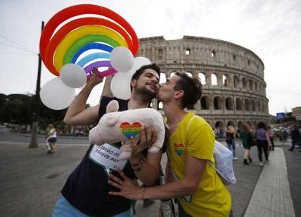 Roma Pride 1 Milione Di Persone In Corteo Il Sindaco Gualtieri In