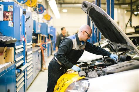 Fiche M Tier Technicien Ne Automobile Salon Carri Re Formation Qu Bec