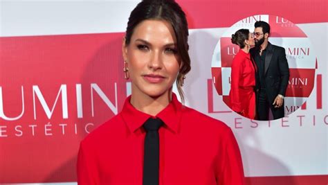 Foto Andressa Suita Quebrou Look All Red Valentino Gravata Preta