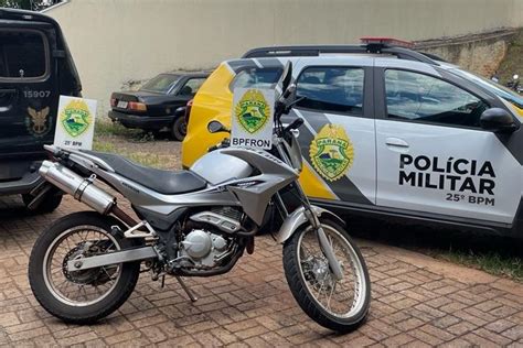 Homem é preso por receptação após fugir da PM motocicleta havia sido