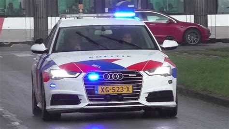 Politie Volkswagen Touran En Politie Audi A6 Met Spoed Onderweg In