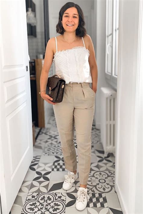 Avec quoi porter un pantalon beige Tenue décontractée chic femme