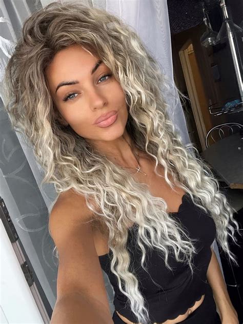 Gnimegil Ombre Ash Blonde Curly Wig Long Wavy Wigs For White Women Fluffy Layered Synthetic Wig