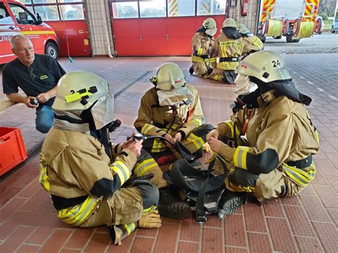 Atemschutz Notfalltraining Freiwillige Feuerwehr Klein Offenseth