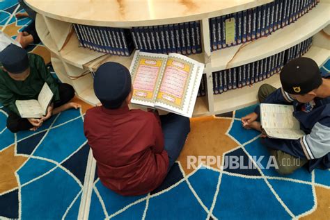 Mengisi Bulan Suci Ramadhan Hijriah Di Masjid Al Jabbar