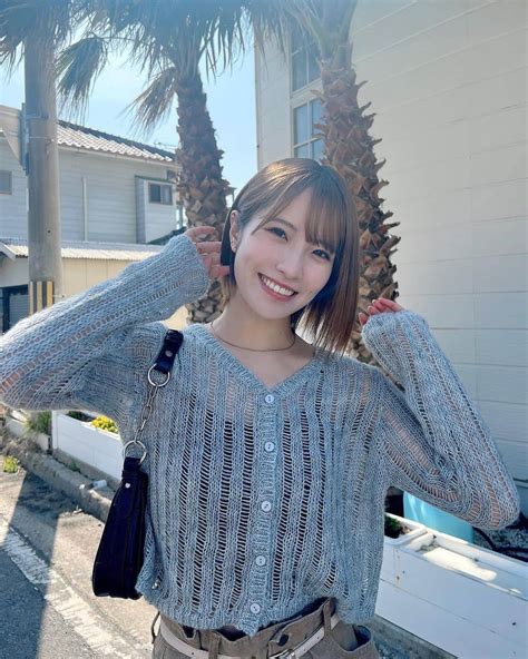 小嶋花梨さんのインスタグラム写真 小嶋花梨instagram 「⁡ ⁡ 暖かいから上着なしもいけるか！ と思ったけどまだ少し肌寒かった日、、🐺🍂 ⁡ ⁡ ショートカット ショートヘア