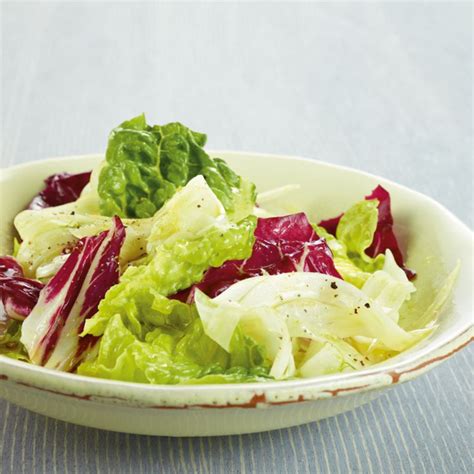 Bunter Radicchio Salat Rezept ESSEN UND TRINKEN