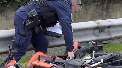 Cade Dalla Moto In Autostrada E Viene Travolto Da Unauto Morto L