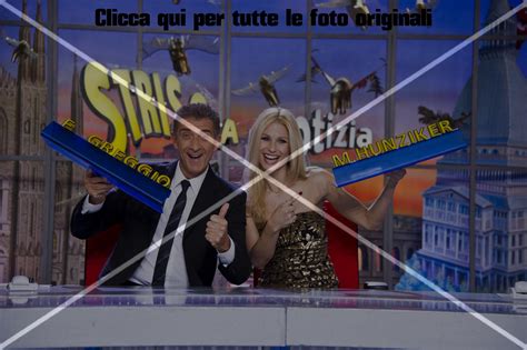 Striscia La Notizia Virginia Raffaele E Michelle Hunziker Poi Piero