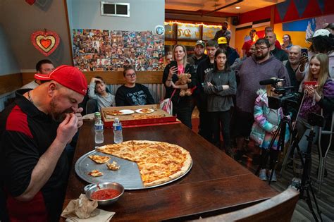 Youtube Sensation Randy Santel Takes On A 28 Inch Pizza Alone At Benny