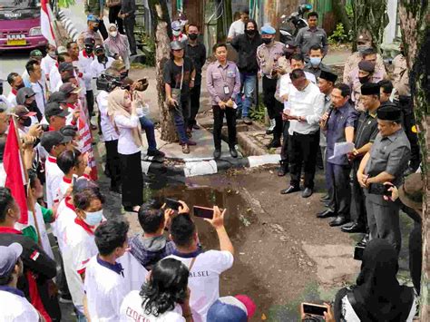 LSM KAKI Dan DPRD Kalsel Desak Polisi Usut Penyebab Jalan Nasional