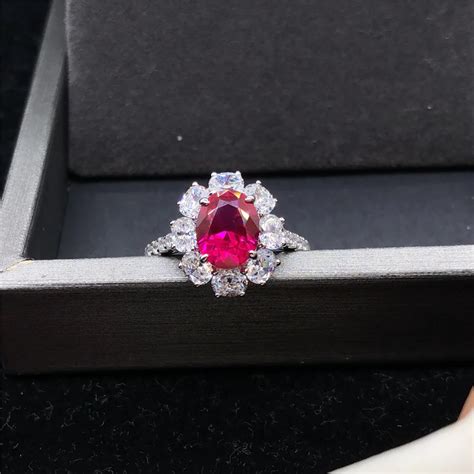 Anillo De Compromiso De Diamante De Rub De Forma Ovalada Para Mujer Oro