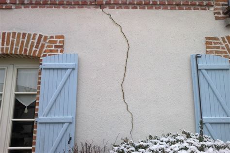 Comment R Agir Face Des Fissures Sur Les Murs D Une Maison