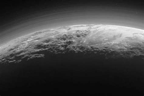 Gambar Terbaru Ungkap Cakrawala Pluto National Geographic