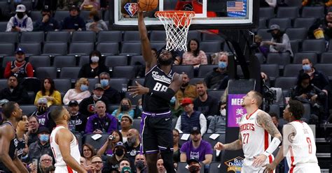 V Deo Neemias Queta Marca Pontos Na Vit Ria Dos Stockton Kings