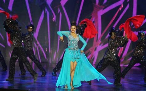 Gorgeous Jacqueline Fernandez Hot Dance Performance At IIFA