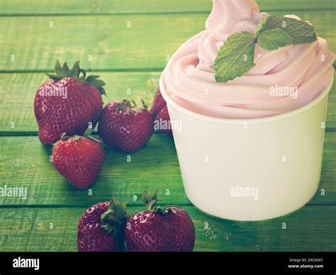 Frozen Soft Serve Yogurt Stock Photo Alamy