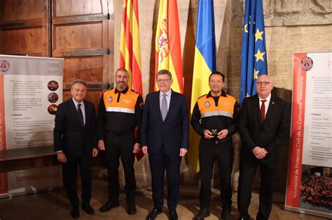 Miembros de Protección Civil Xàbia con autoridades Jávea Xàbia