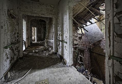 Abandoned America Photographer Captures Haunting Images Of Rusting