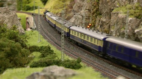 Maquete ferroviária e trens em miniatura em escala HO YouTube