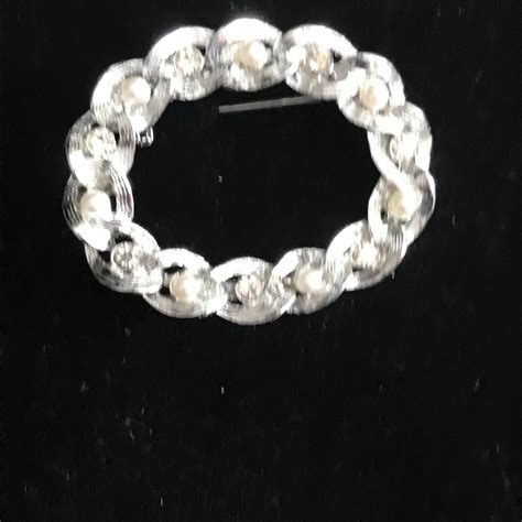 Vintage Silver Tone Rhinestones And Pearls Gerry S Oval Wreath Style