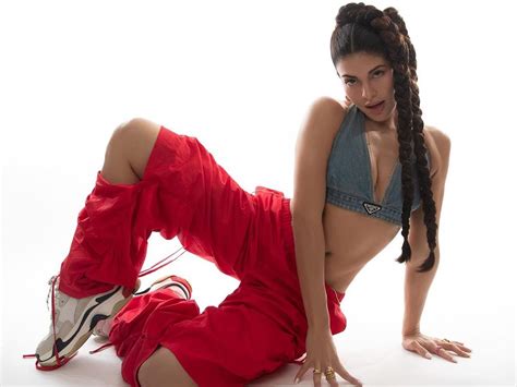 Pic Talk Sporty Sexy Jacqueline Looks Chilly Hot