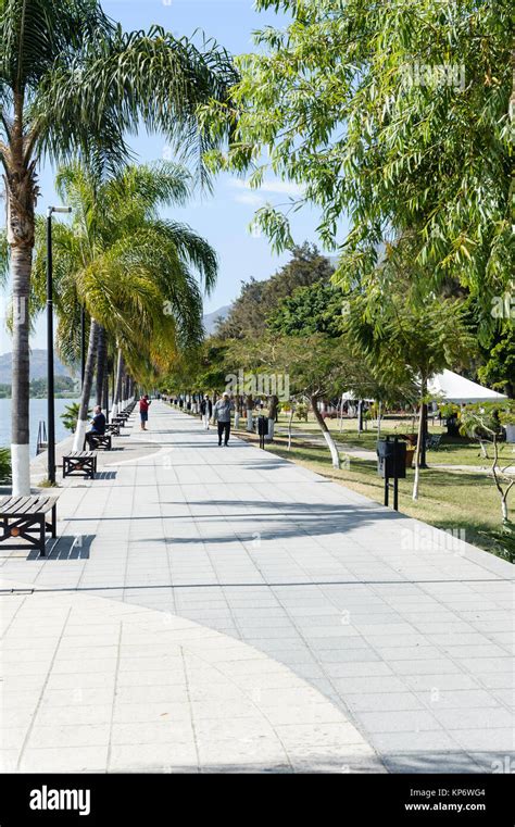 El Malecón El Lago De Chapala Ajijic Jalisco México Fotografía De