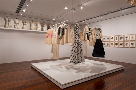 Seis Museos De París Rinden Tributo A Yves Saint Laurent Traveler