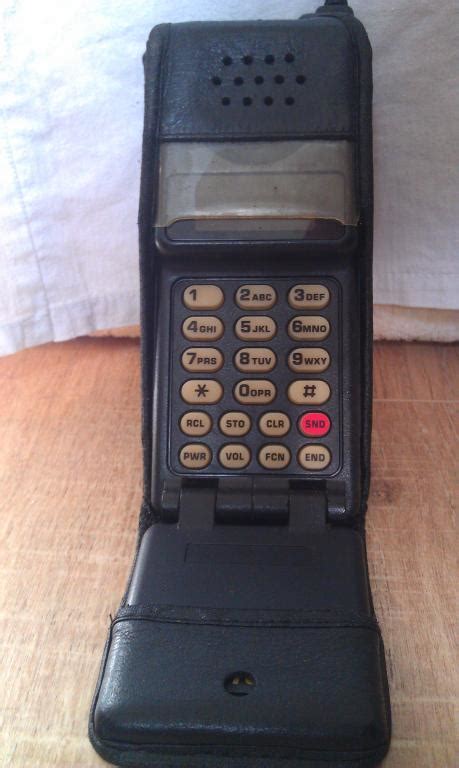 Сотовый телефон Motorola Microtac из 90-х — покупайте на Auction.ru по ...