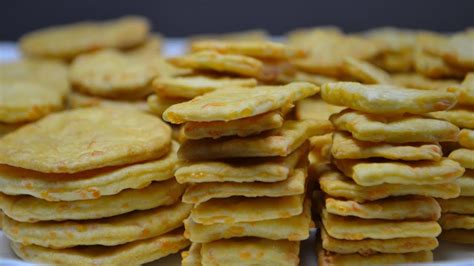 КРЕКЕРЫ с СЫРОМ (Проще Простого) | ПОХРУСТИМ?:) Cheese crackers - YouTube