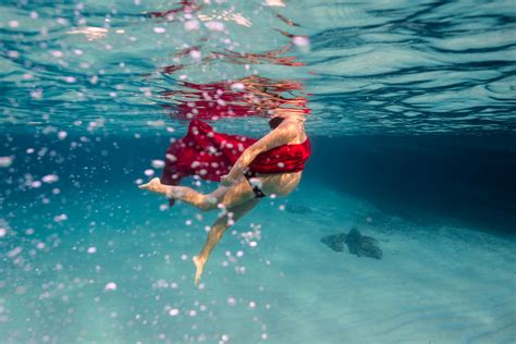 Sesión De Embarazo Bajo El Agua En Mallorca Iker Larburu Photography