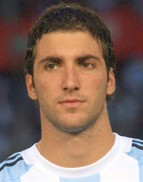 Higuain Biografia