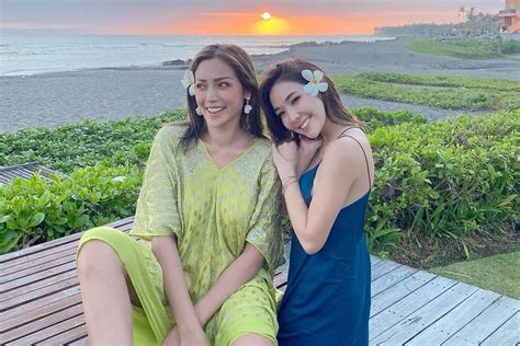 Foto Gisel Nikmati Sunset Bareng Jedar Diserbu Sahabatnya Ngaku Punya