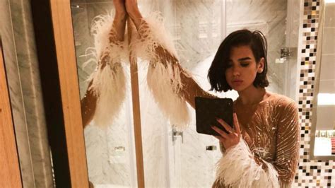 Dua Lipa enciende las redes con sensual bikini FOTO Radio Fórmula