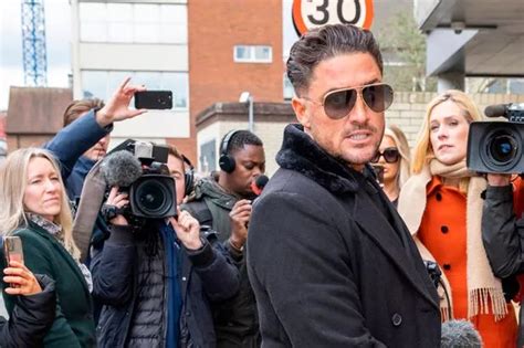 Starstruck Fan S Selfie Of Sex Offender Stephen Bear Is A Wake Up Call To Parents Darren