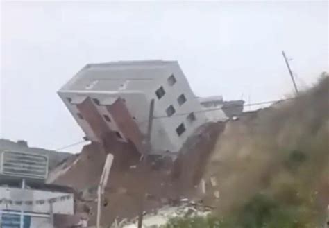 Impactante Un Edificio Se Partió En Dos Por Un Derrumbe En México