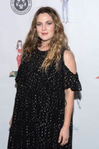 Drew Barrymore Hottest Feet Pictures Looking Very Sexy In Bikini