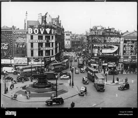 Craven A Piccadilly Circus Hi Res Stock Photography And Images Alamy