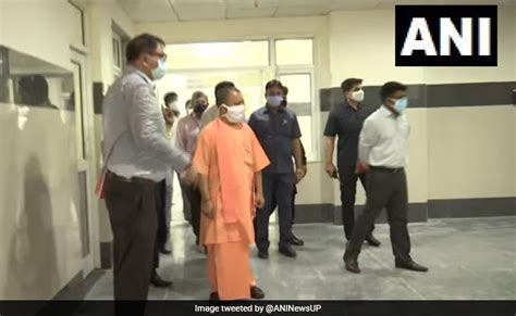 Coronavirus Uttar Pradesh Chief Minister Yogi Adityanath Visits