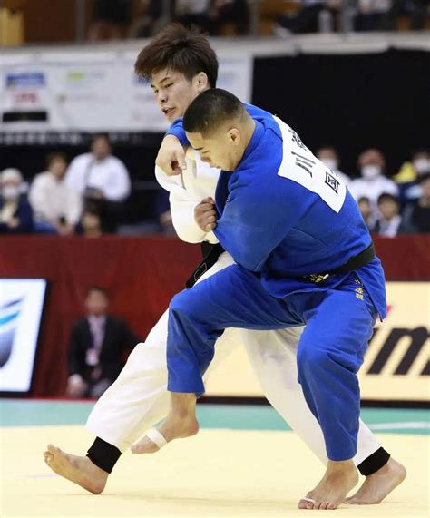 ＜全日本選抜柔道体重別選手権大会＞男子90キロ級決勝、田嶋に敗れる川端（右）（撮影・平嶋 理子） ― スポニチ Sponichi Annex スポーツ