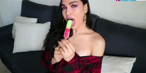 Amateur TS Filipina Enjoying Ice Pop Tnaflix