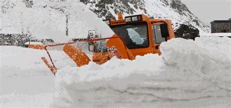 Troppa Neve Slitta La Riapertura Dei Valichi Alpini La Stampa