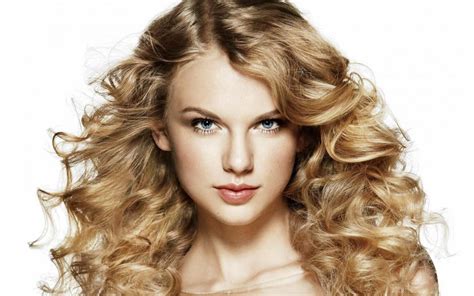 Taylor Swift with curls Wallpaper 2k HD ID:1993