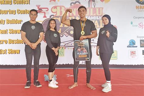 Abdul Malik Bawa Balik Emas Media Permata Online